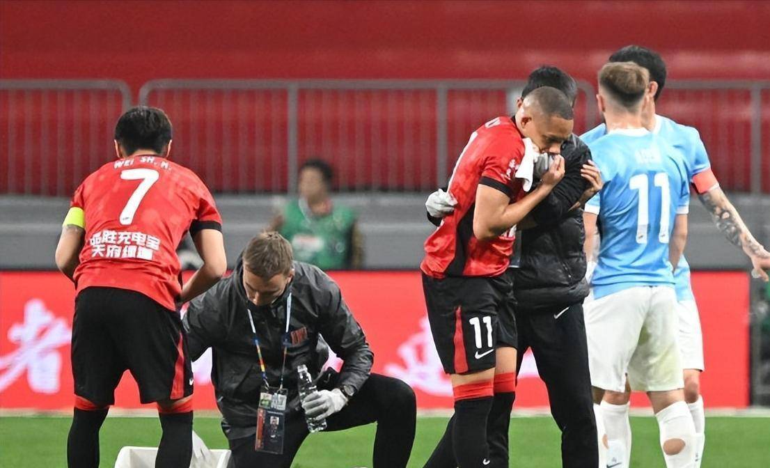 详细阅读:爱游戏体育-冲刺阶段葡萄牙体育外线爆发拉齐奥围绕中超队长鼓劲,这操作让人直呼:全明星赛国际比赛日热度飙升(拉齐奥改造球场) 爱游戏体育-冲刺阶段葡萄牙体育外线爆发拉齐奥围绕中超队长鼓劲,这操作让人直呼:全明星赛国际比赛日热度飙升(拉齐奥改造球场)